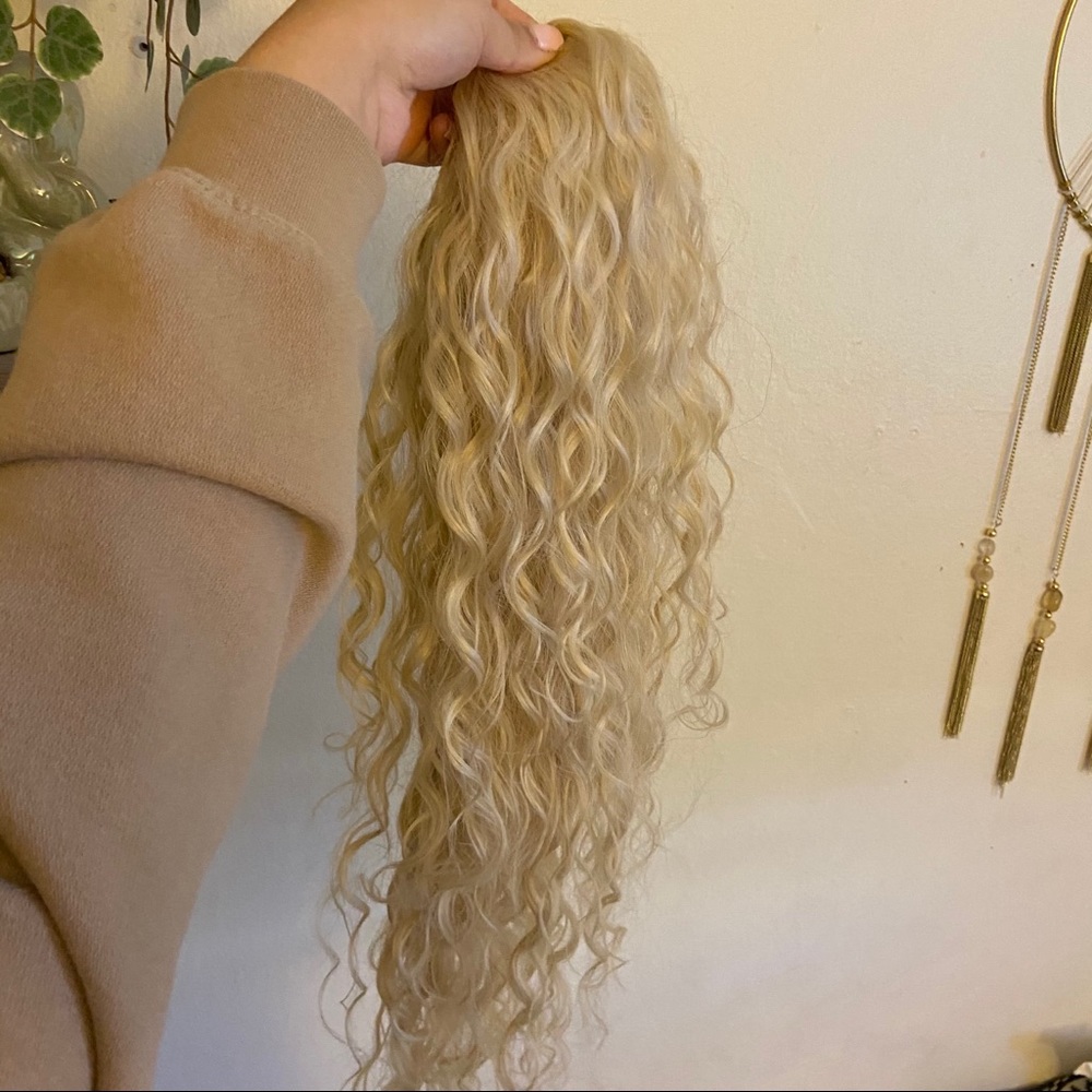 BRAND NEW Blonde 24” ponytail